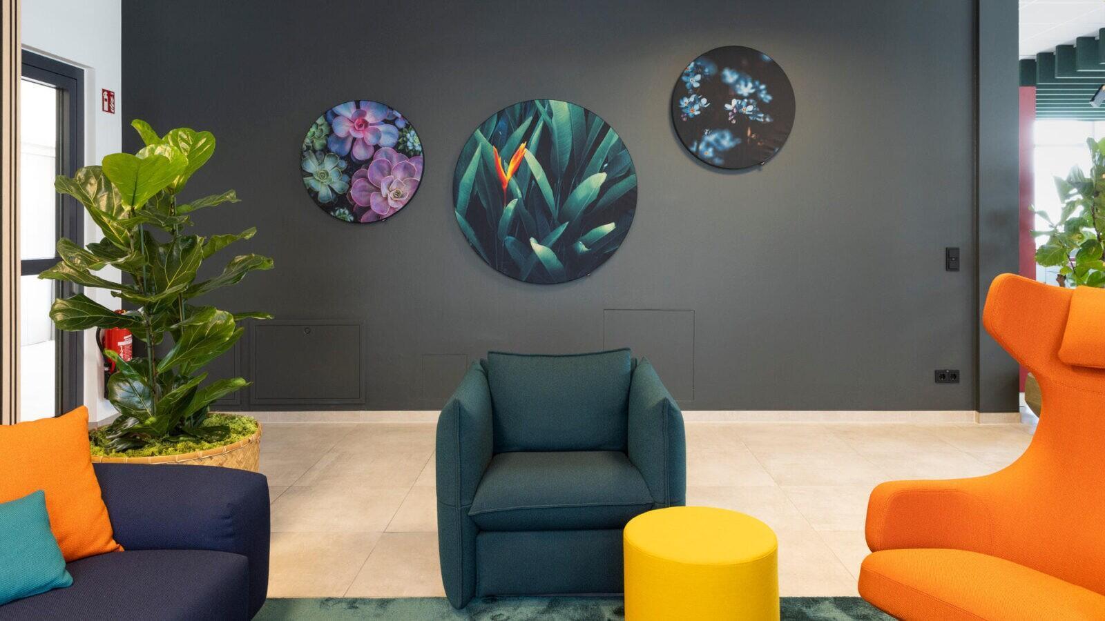 projekt k Referenz Markilux Lounge für Kundengespräche Wandgestaltung