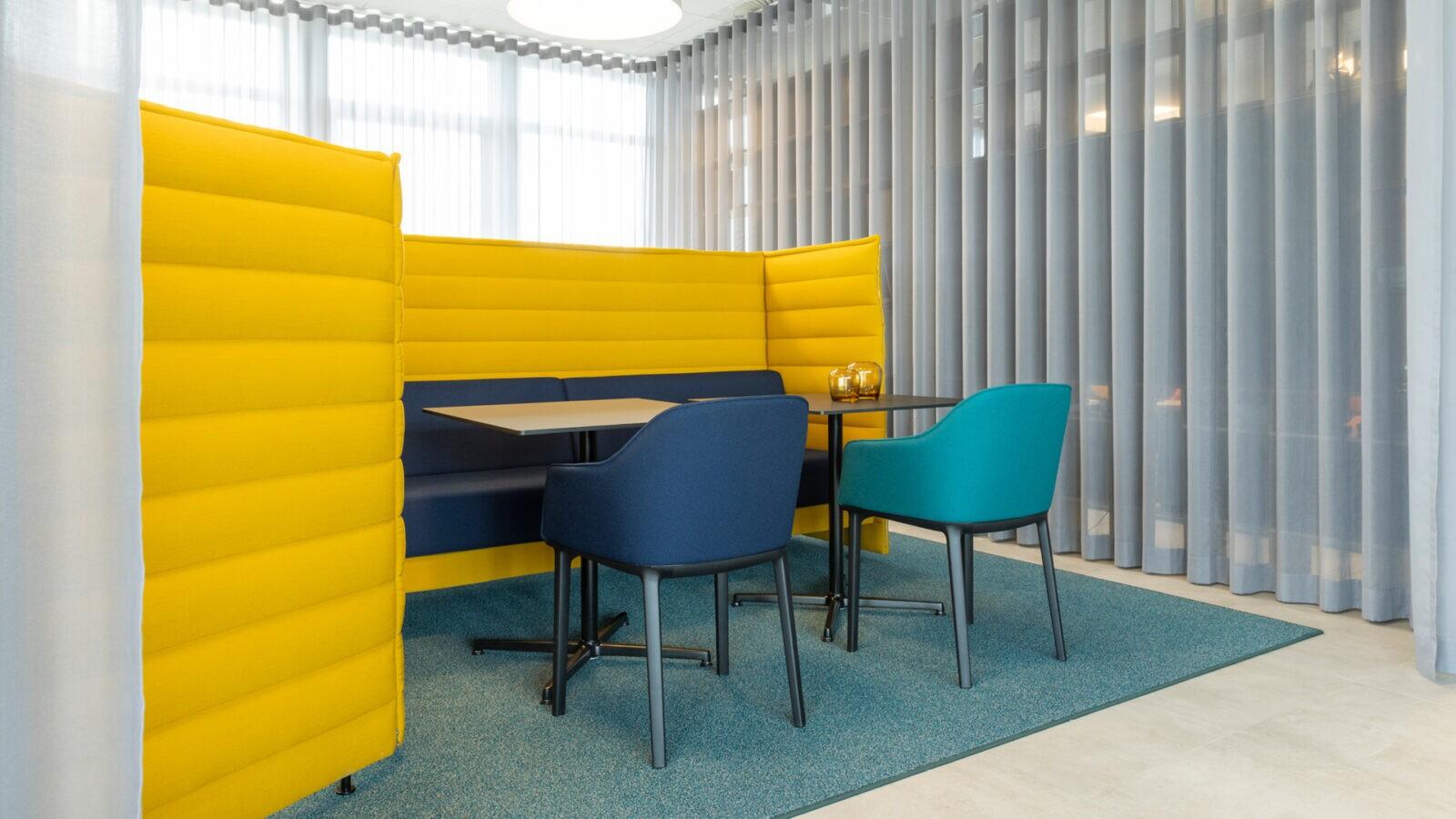 projekt k Referenz Markilux Lounge für Kundengespräche und konzentriertes Arbeiten