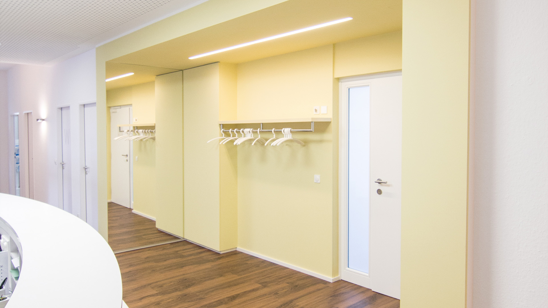 Dermatologische Praxis Münster Einrichtungskonzept Garderobe Innenausbau