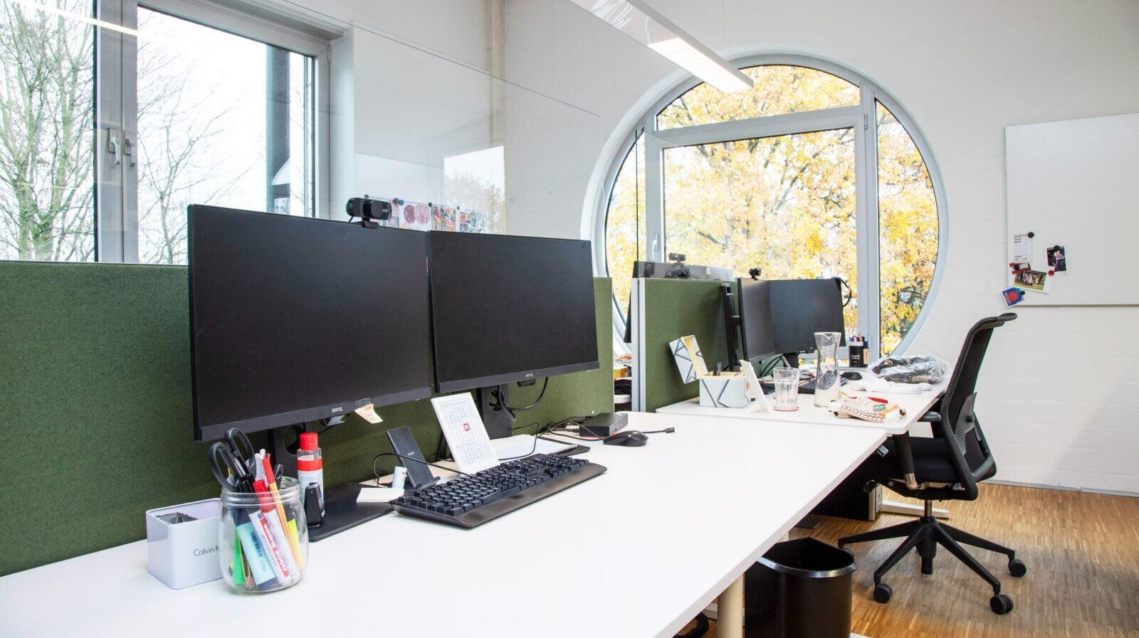 projekt k Referenzprojekt Büroeinrichtung Atair Vitra Akustikpaneele
