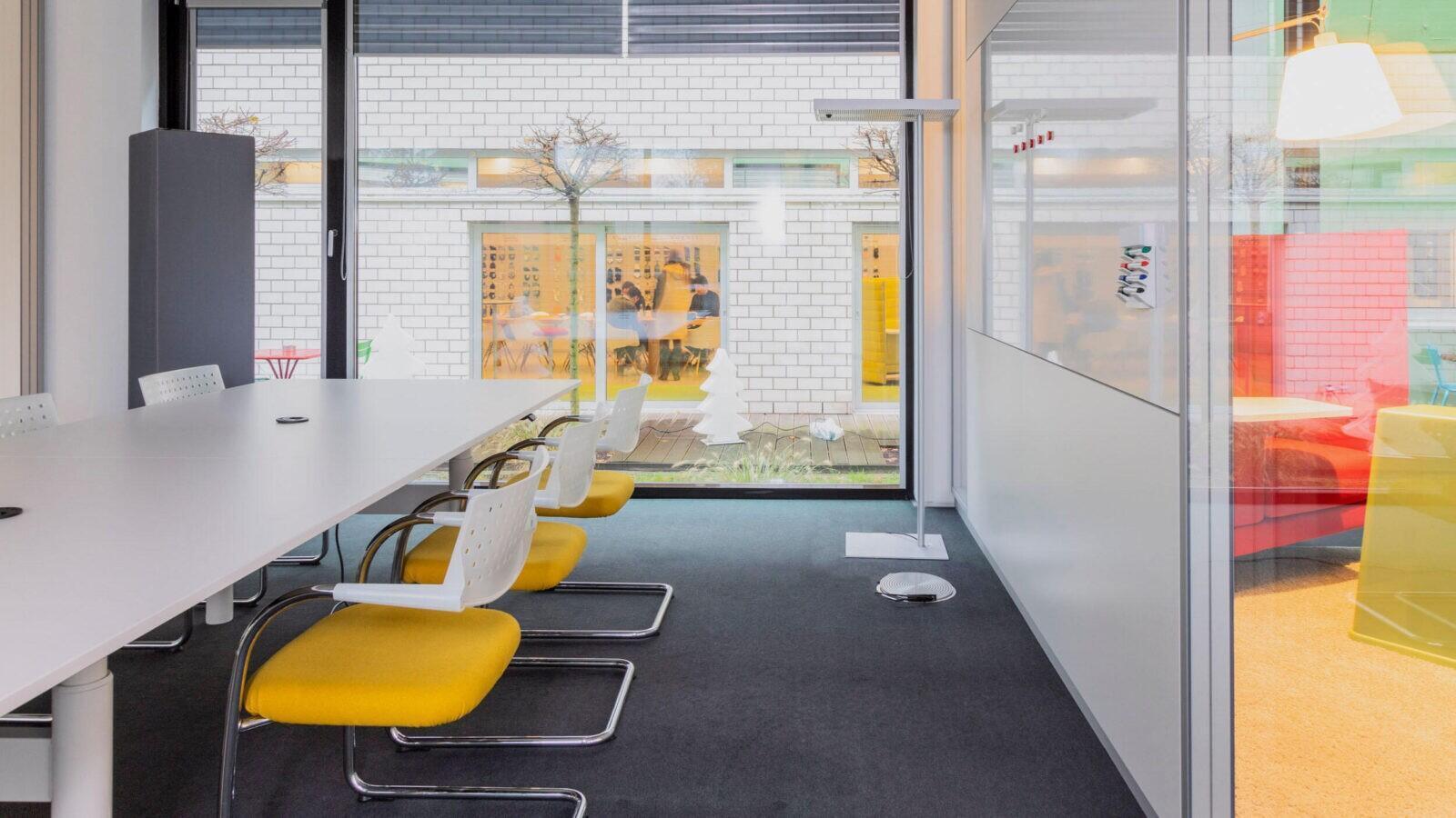 projekt k Referenzprojekt Büroeinrichtung Atair Vitra Besprechung