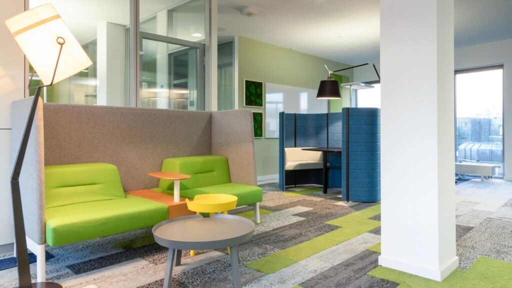 Workspace-Landschaft bei zeb Consulting in Hamburg